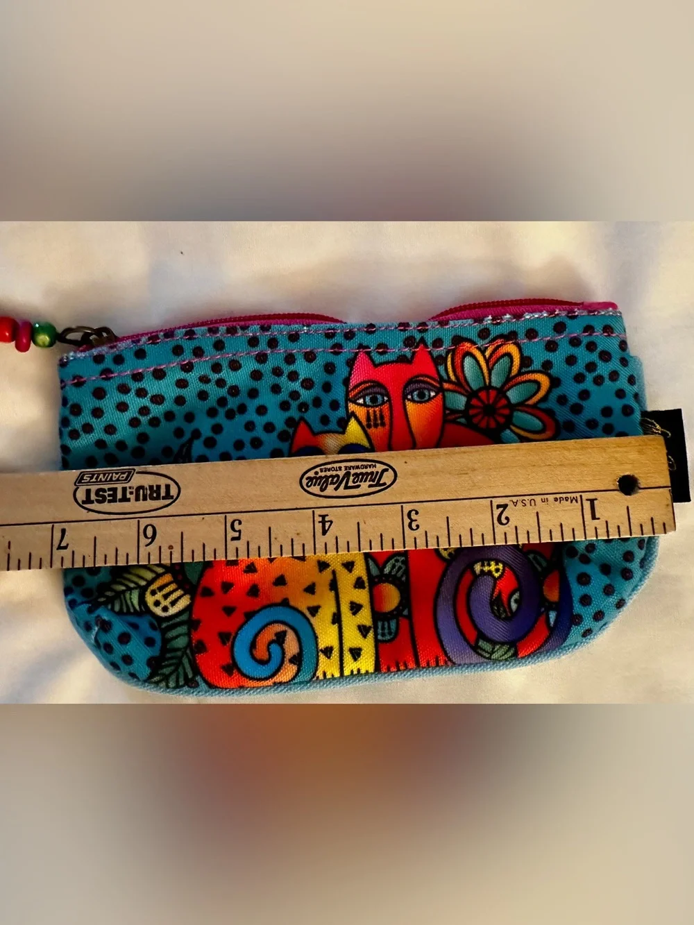 Laurel Burch colorful Cat makeup bag/pouch. Preowned Clean. Colorful